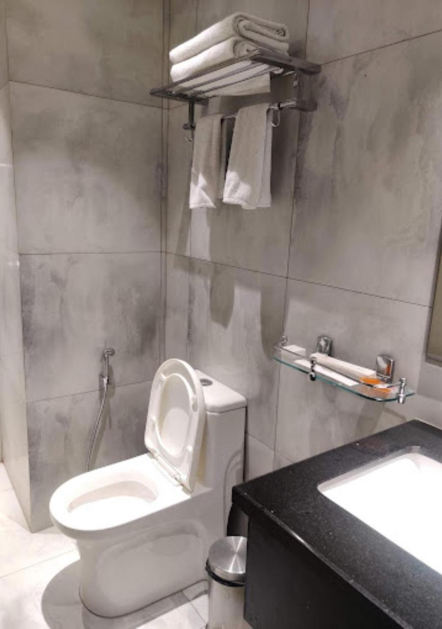 Hotel Le Lotus Grand Kakarmatha 外观 照片