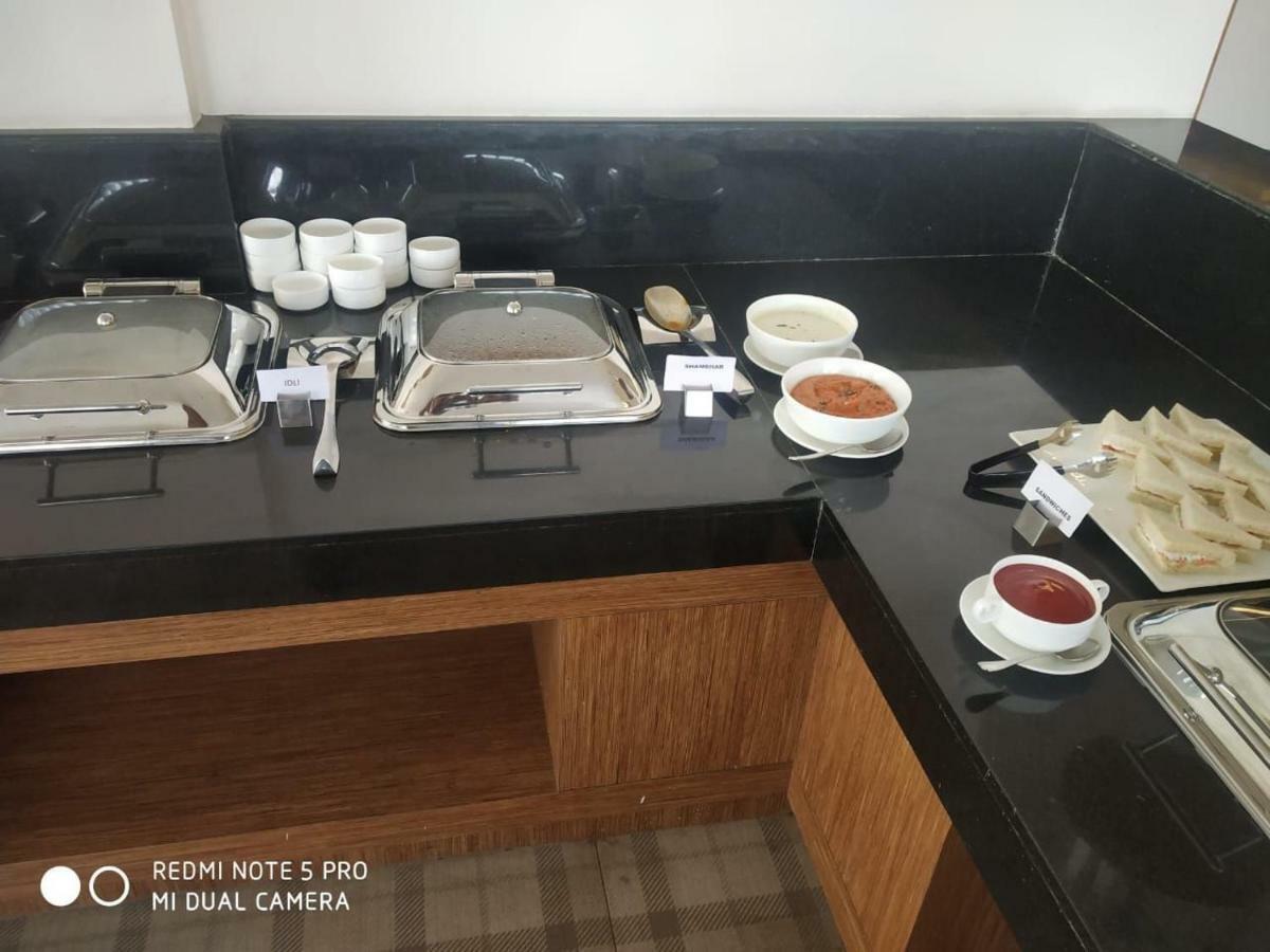 Hotel Le Lotus Grand Kakarmatha 外观 照片