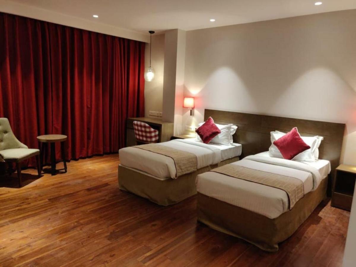 Hotel Le Lotus Grand Kakarmatha 外观 照片